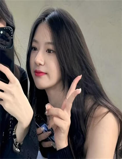 广告视频素材-凯迪拉克销售14岁女孩视频